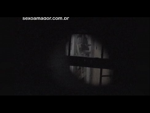 ❤️ Blondie wurdt yn it geheim op fideo opnommen troch in buertvoyeur ferburgen efter holle bakstiennen ❤️ Seksfideo op fy.zoomporno.ru ❌️❤